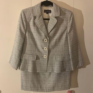 evan-picone skirt suit